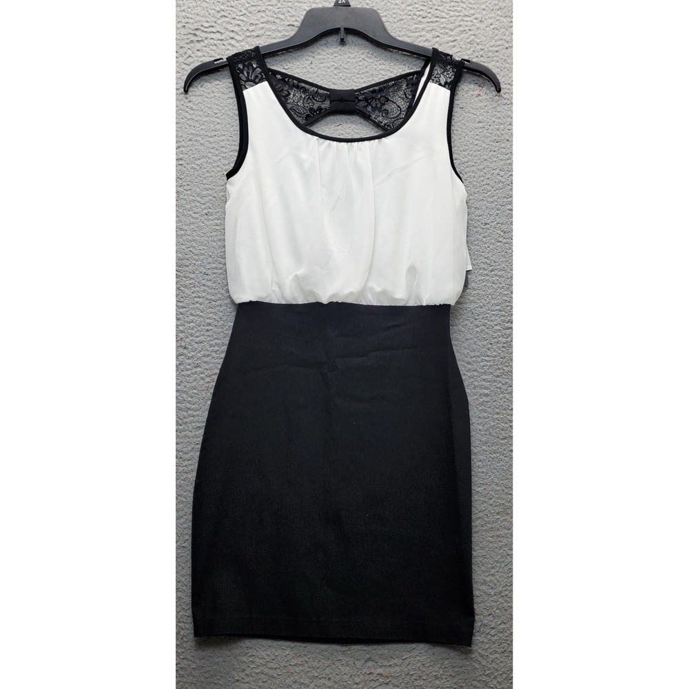 A. Byer Shift Dress Women Small Multi Stretch Lace Keyhole Sleeveless Round Neck